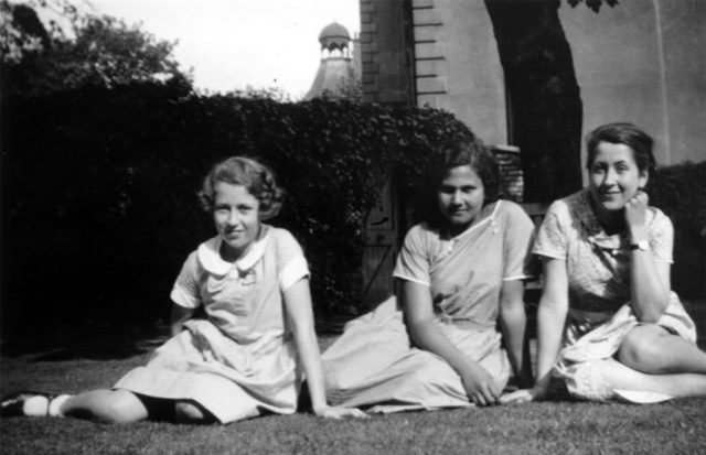 Group of Paulinas studying in the grounds of St Paul's Girls' School in the 1930s.