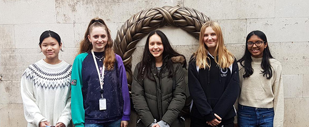 Young debaters by the new fide et literus wreath